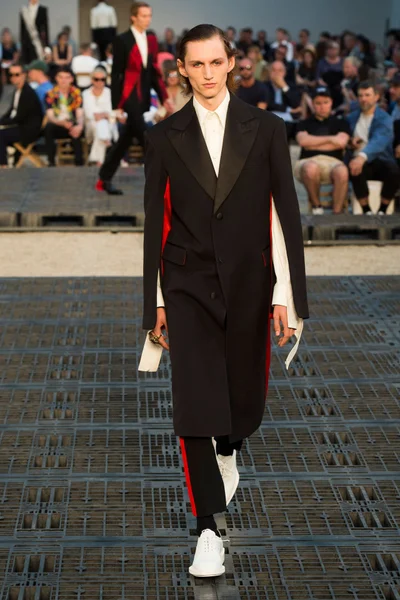Look 37